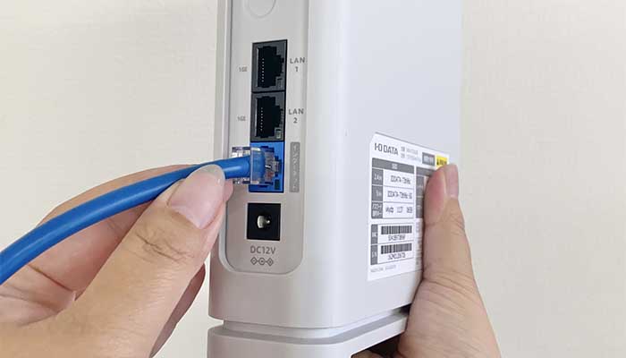 【10ギガ転用・事業者変更】無線ルーターにLANケーブルを挿す