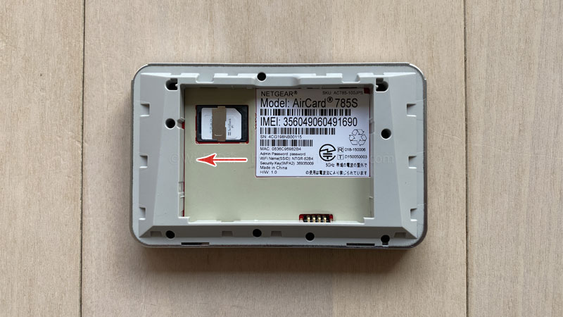 AC785にSIMカードを入れる