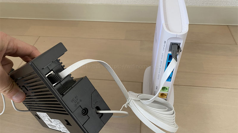 ONUと光BBユニットをLANケーブルで接続します。