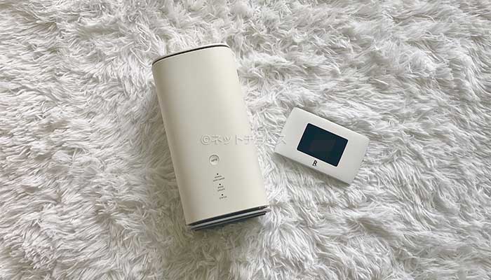データ容量無制限のWiMAXと楽天モバイルのポケット型WiFiの端末の写真