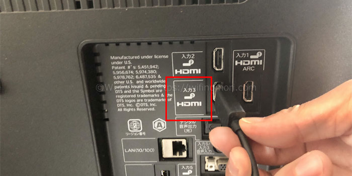 テレビのHDMI端子にFire TV Stickを挿す