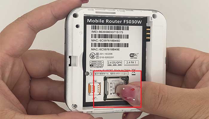 【FS030W】SIMカードを入れる