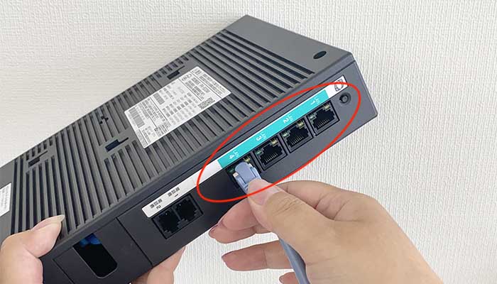 HGWにLANケーブルを差す