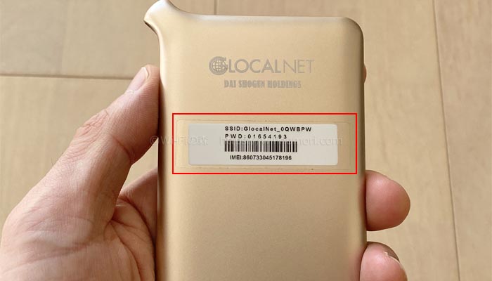 本体裏面にSSIDが記載されたシールがはってありまので、こちらの情報でWiFiを接続します。
