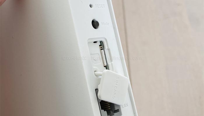 HOME02の奥までカチッとSIMカードを入れる