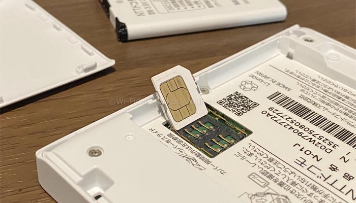 N-01JにSIMカードを入れる