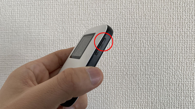 NOMAD SIMのルーターの電源を入れる