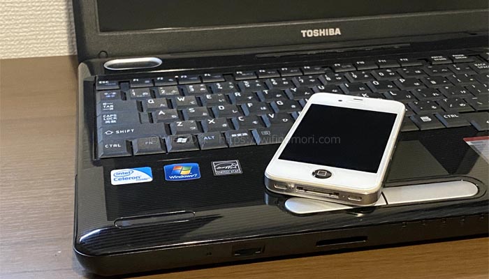 古いパソコンと古いiPhone