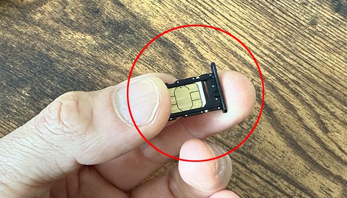5G 01のSIMカードソケット