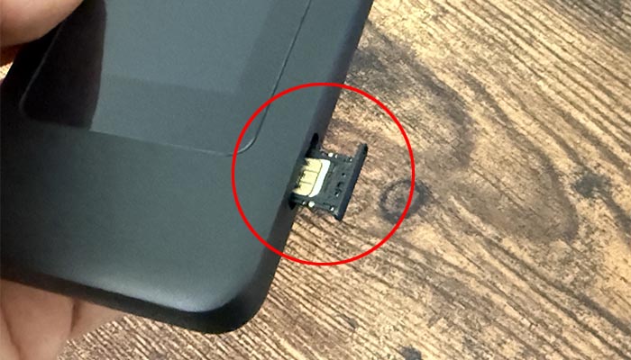 5G 01に楽天モバイルのSIMカードを入れる