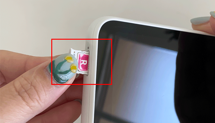 【SCR01】楽天モバイルのSIMカード挿入する