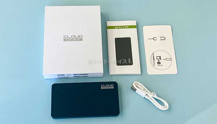 端末U3と付属品一式の写真