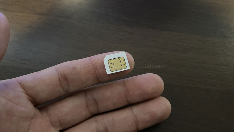W04はmicroサイズですので、真ん中の大きさに切り取って使います。