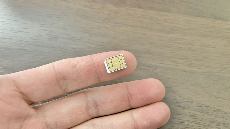 W05はnanoサイズですので、1番小さいサイズに切り取って使います。