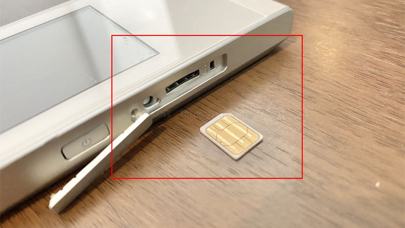 W05にSIMカードを入れる際は向きに注意