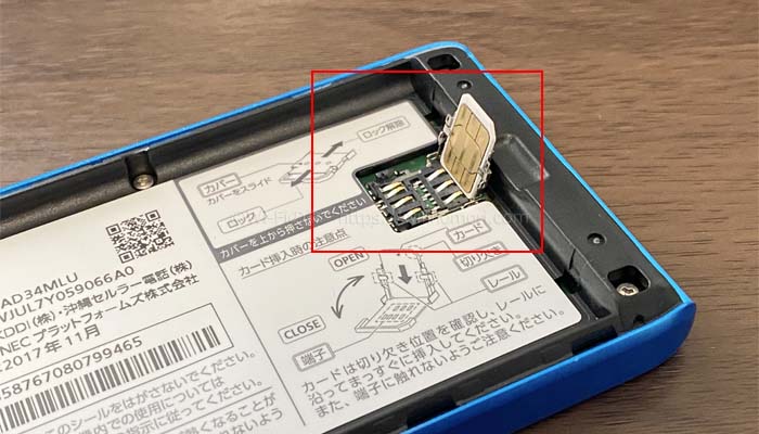SIMカードを入れる